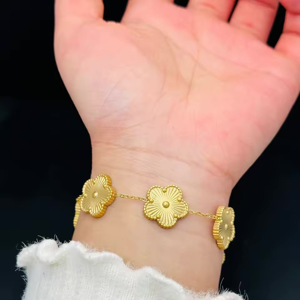 Pulsera Flor de Cinco Pétalos dorado