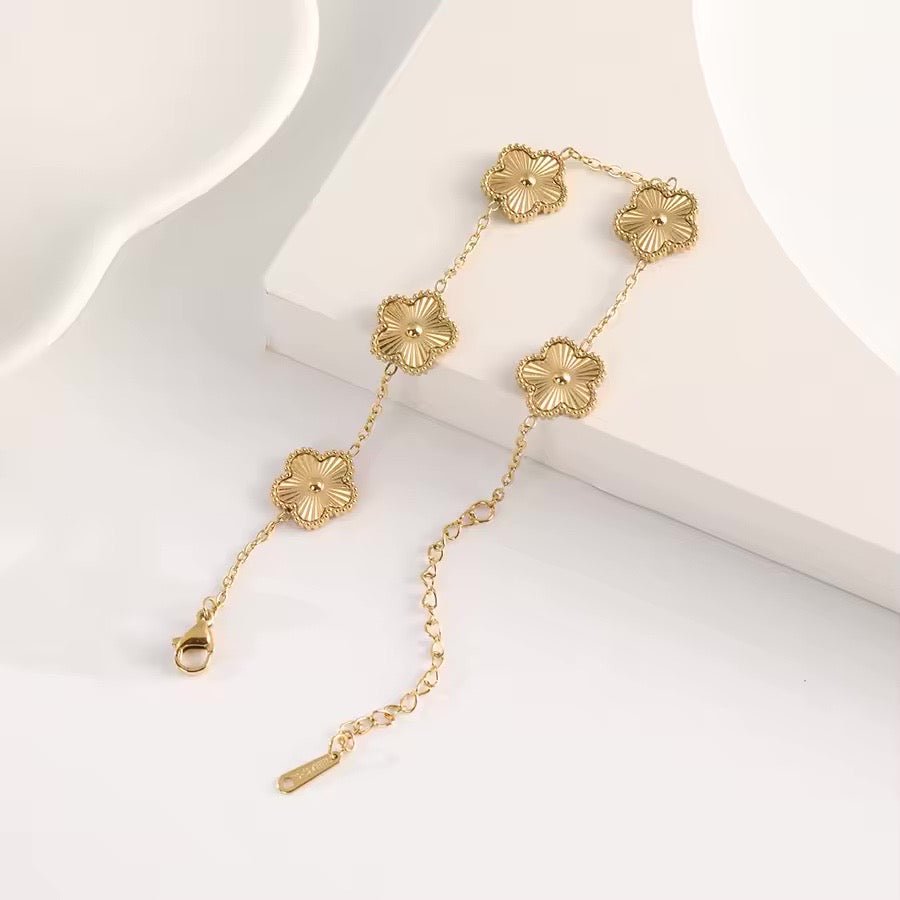 Pulsera Flor de Cinco Pétalos dorado