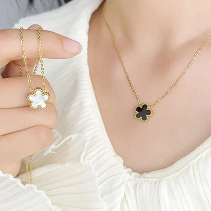 Collar Flor de Cinco Pétalos
