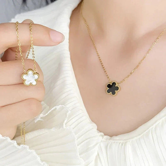 Collar Flor de Cinco Pétalos