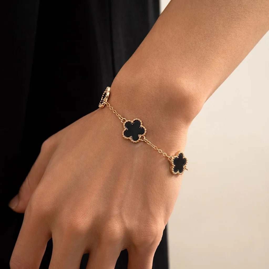 Pulsera Flor de Cinco Pétalos negro